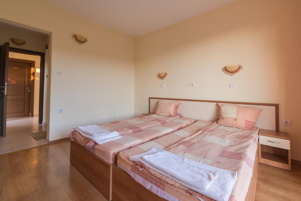 Family Hotel Dayana Beach Синеморец Экстерьер фото